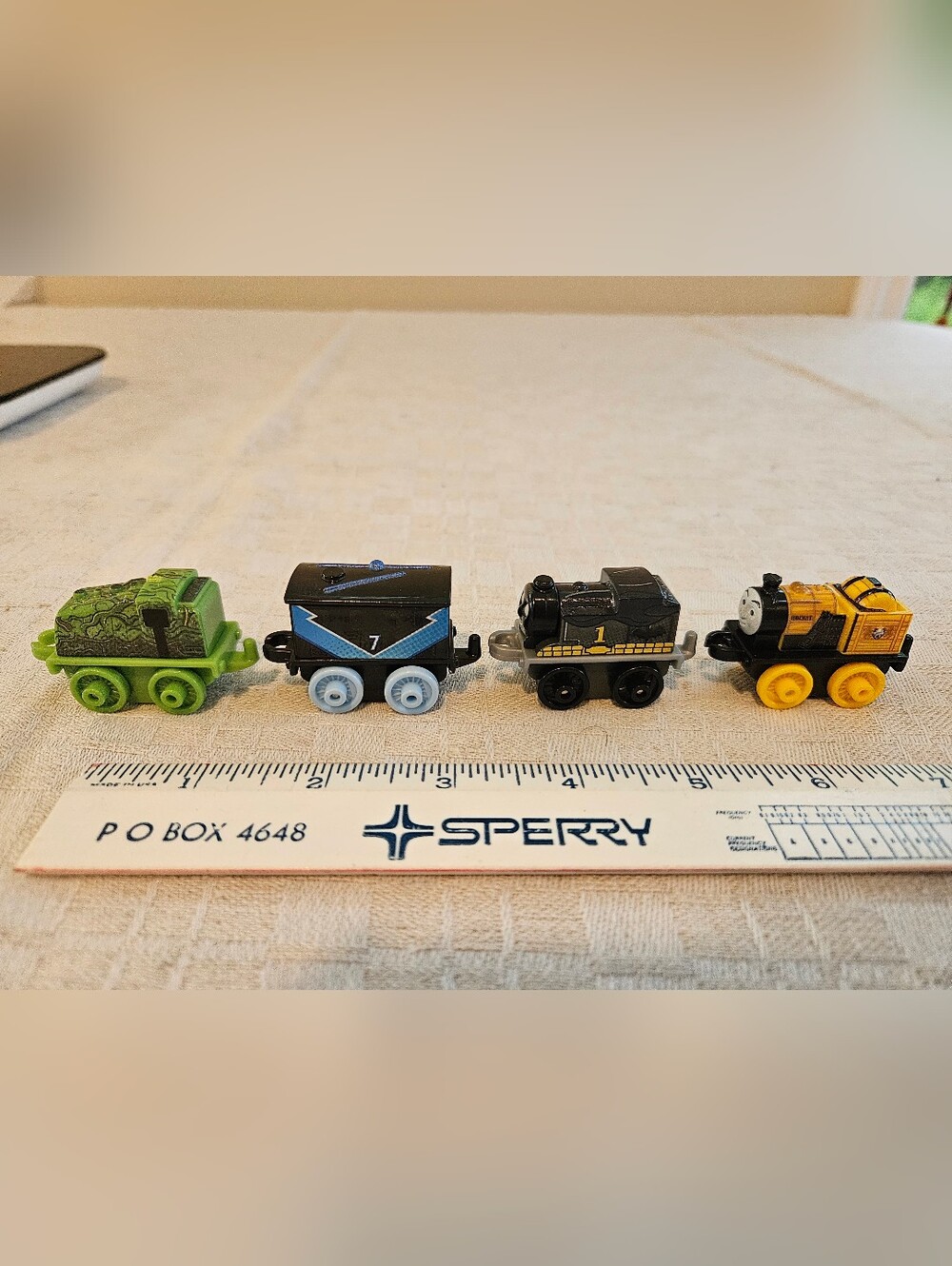 THOMAS & FRIENDS Minis Train Engine DC Super Friends, Panda And Others - Picture 3 of 9